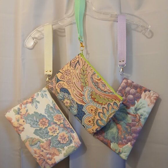 New Zippy Hanging Canvas Wristlet Clutch Pouch Make-up Bags Floral Grapes Pastel - Picture 2 of 16